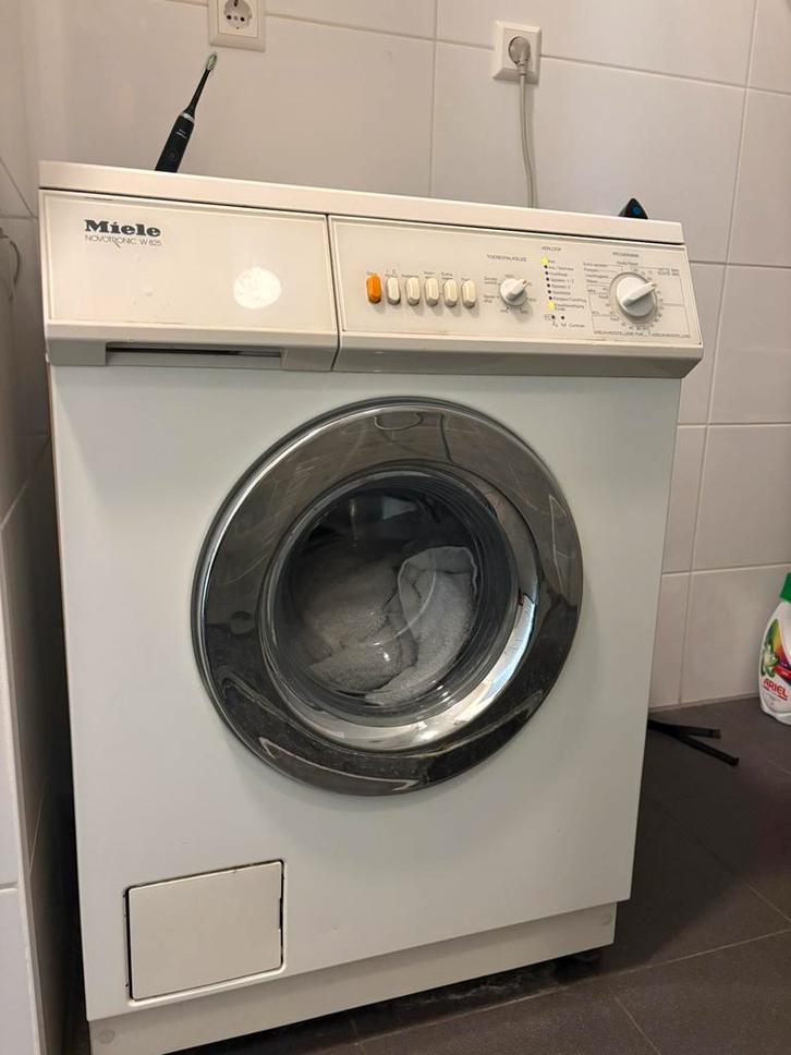 Miele washmachine Novotronic W825, Witgoed en Apparatuur, Wasmachines, Gebruikt, 4 tot 6 kg, 85 tot 90 cm, 1200 tot 1600 toeren