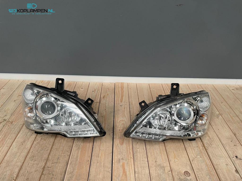 Mercedes Vito W639 facelift Xenon koplamp koplampen links re