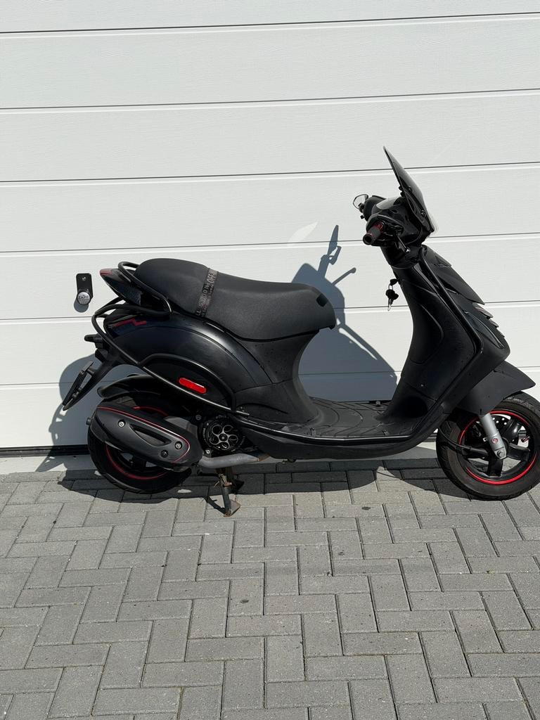 Piaggio zip 50cc 4t 2022 brom, Fietsen en Brommers, Scooters | Piaggio, Maximaal 45 km/u, Ophalen of Verzenden, Zo goed als nieuw