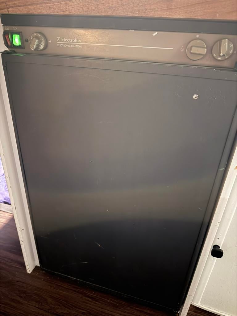 Elektrolux rm4401 compressor koelgast ook op gas 12v 230v, Ophalen, Zo goed als nieuw, Met vriesvak, Minder dan 85 cm
