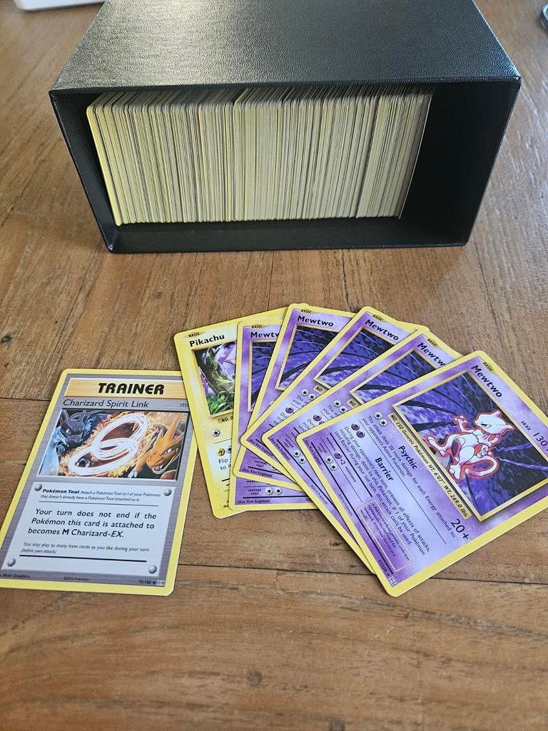 Pokemon Evolutions nieuwstaat box vol 2016 non holo, Ophalen of Verzenden, Zo goed als nieuw