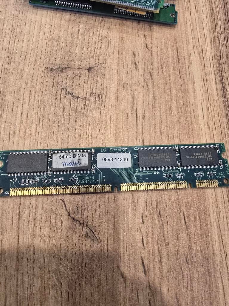 Oude 64MB DIMM SDRAM Geheugenmodule, Computers en Software, RAM geheugen, Onbekend, Ophalen of Verzenden, DDR, Desktop