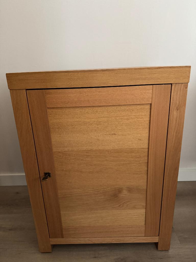 Modern Eiken houten kastje, Ophalen, Zo goed als nieuw