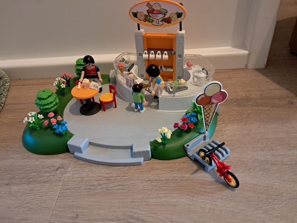 Playmobil ijssalon 4134 en pony's met dierenarts 6949, Ophalen of Verzenden, Zo goed als nieuw, Complete set