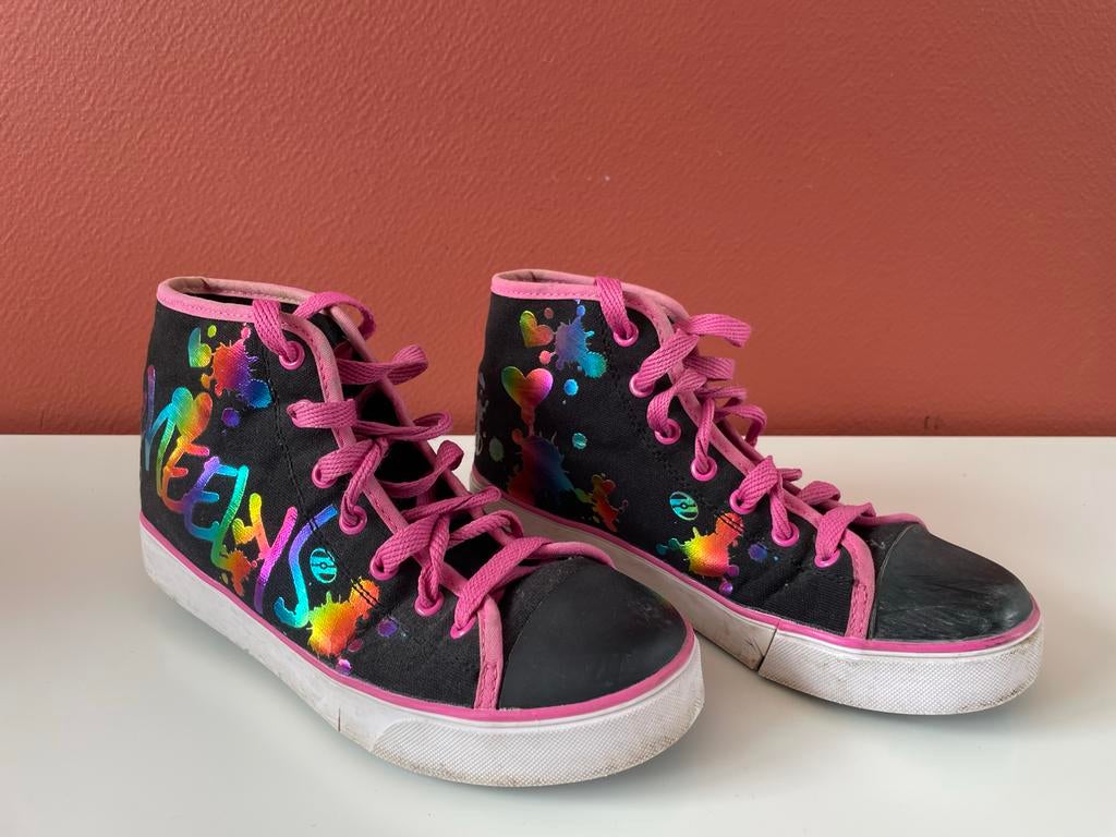 Zwarte rolschoenen Heelys met kleurrijke spetters, Ophalen of Verzenden, Gebruikt, Meisje, Schoenen