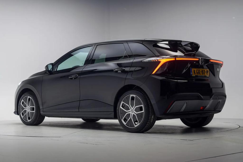 MG Mg4 electric Luxury 64 kWh 3-fase [ LED Navi Stoelverwarm, Auto's, MG, Automaat, Gebruikt, 1650 kg, Zwart