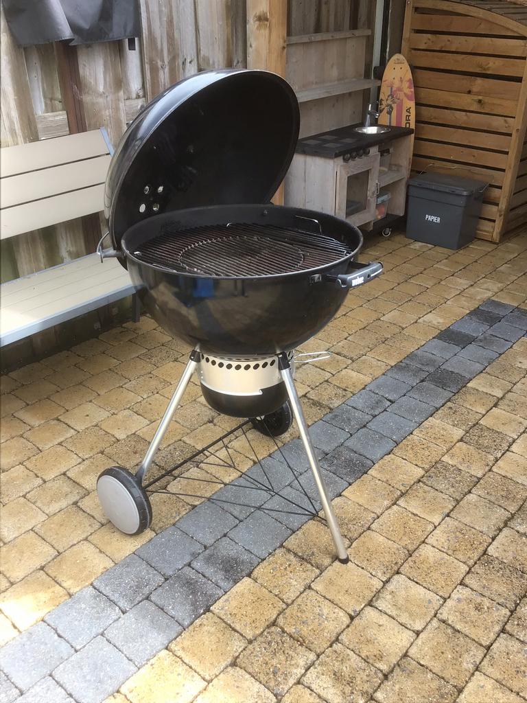 Weber 57 cm master touch, Tuin en Terras, Houtskoolbarbecues, Ophalen, Zo goed als nieuw, WEBER