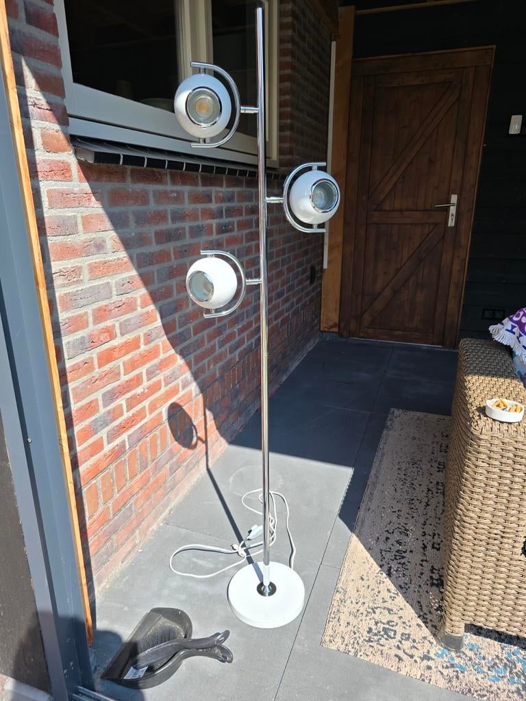Space Age Vloerlamp - Wit met Chroom, Huis en Inrichting, Lampen | Vloerlampen, Ophalen, Gebruikt, Space Age, Modern, Retro, Metaal