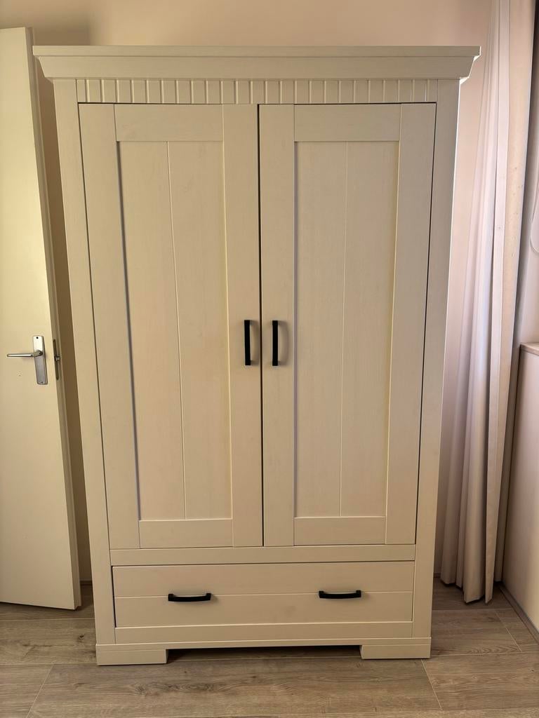 Complete Kinderkamer Set: Kledingkast, Commode en Bed, Ophalen, Zo goed als nieuw, Jongetje of Meisje