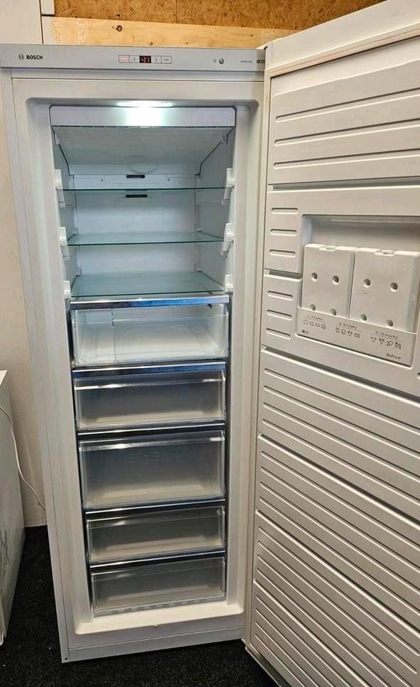 Bosch  grote vriezer xxl met 5 lade en 3 vakken, Witgoed en Apparatuur, Vriezers en Diepvrieskisten, Gebruikt, 160 cm of meer