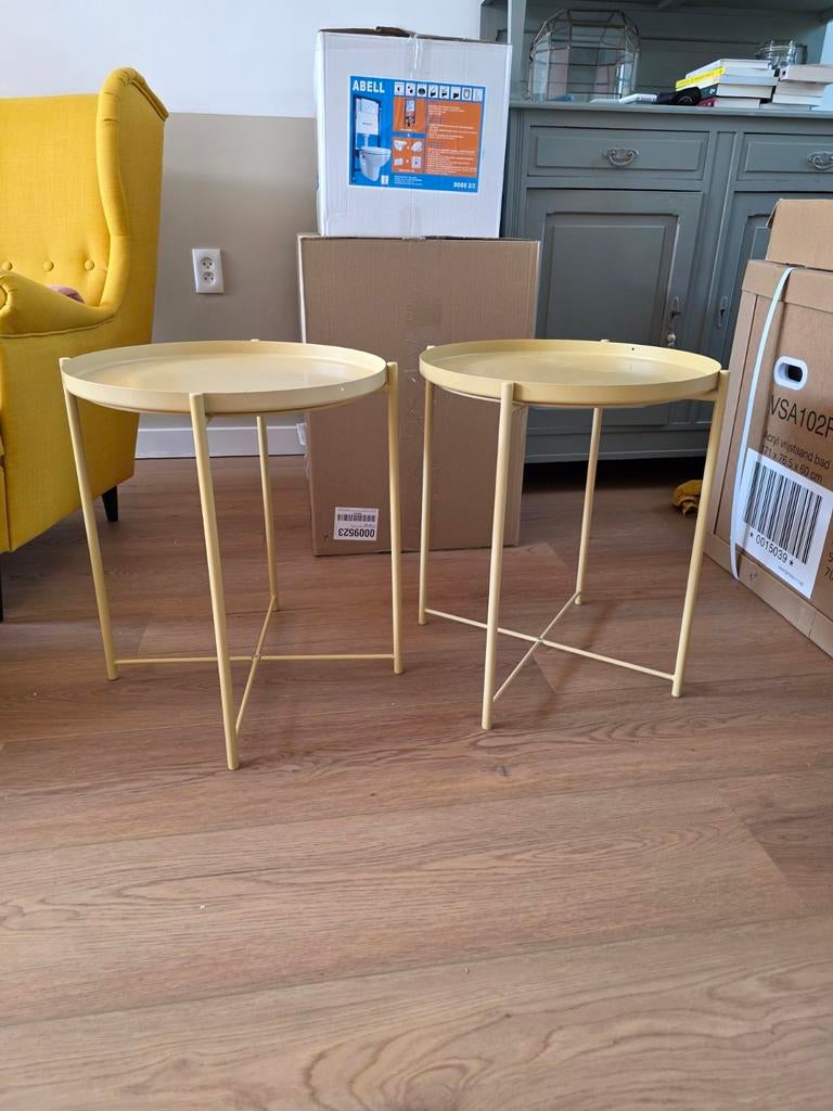 2x IKEA Gladom salontafel geel met dienblad 45x53cm, Minder dan 55 cm, Gebruikt, Metaal of Aluminium, Rond