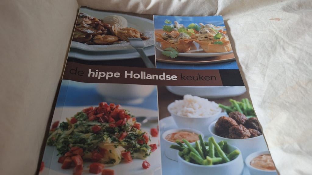 De Hippe Hollandse Keuken - IKEA Kookboek, Boeken, Kookboeken, Ophalen of Verzenden