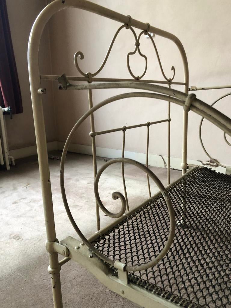 Antiek smeedijzeren opklapbed op wieltjes ca.1900 spijlenbed, Ophalen