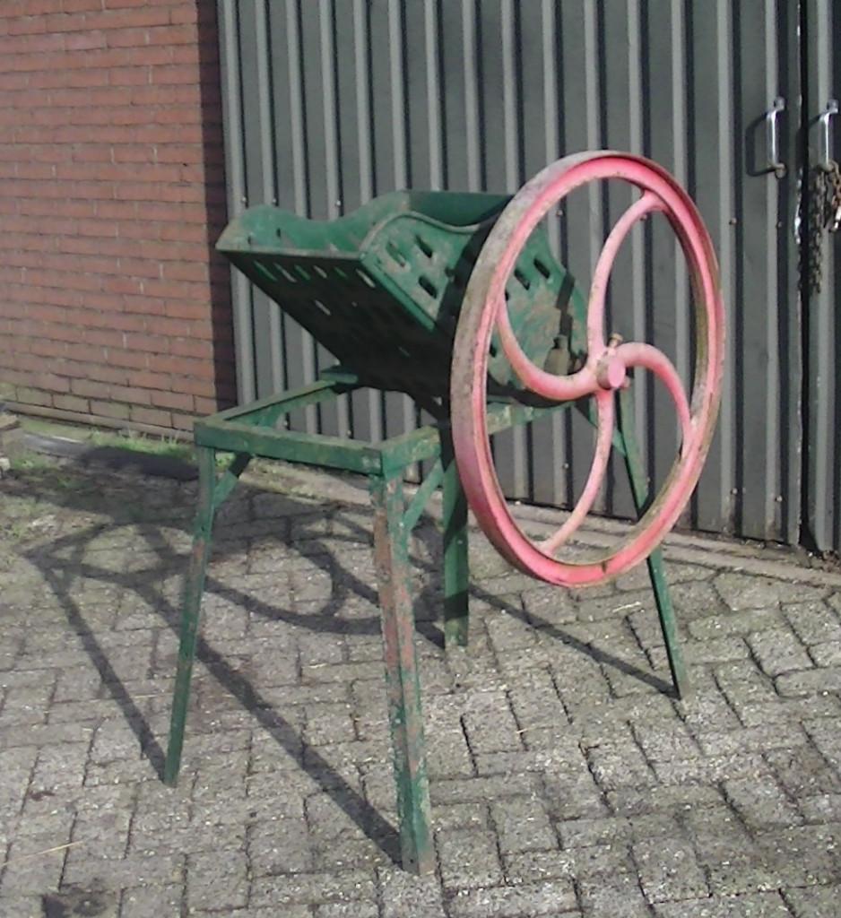 🌈Ouderwetse bietensnijder / bloembak / antiek 🌈, Ophalen