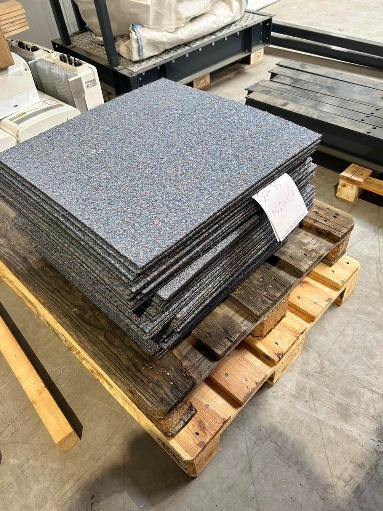 Tapijttegels 50 stuks ca 12 m2 grijs. Ophalen in Schijndel, Ophalen, Zo goed als nieuw, Grijs, Tapijttegels