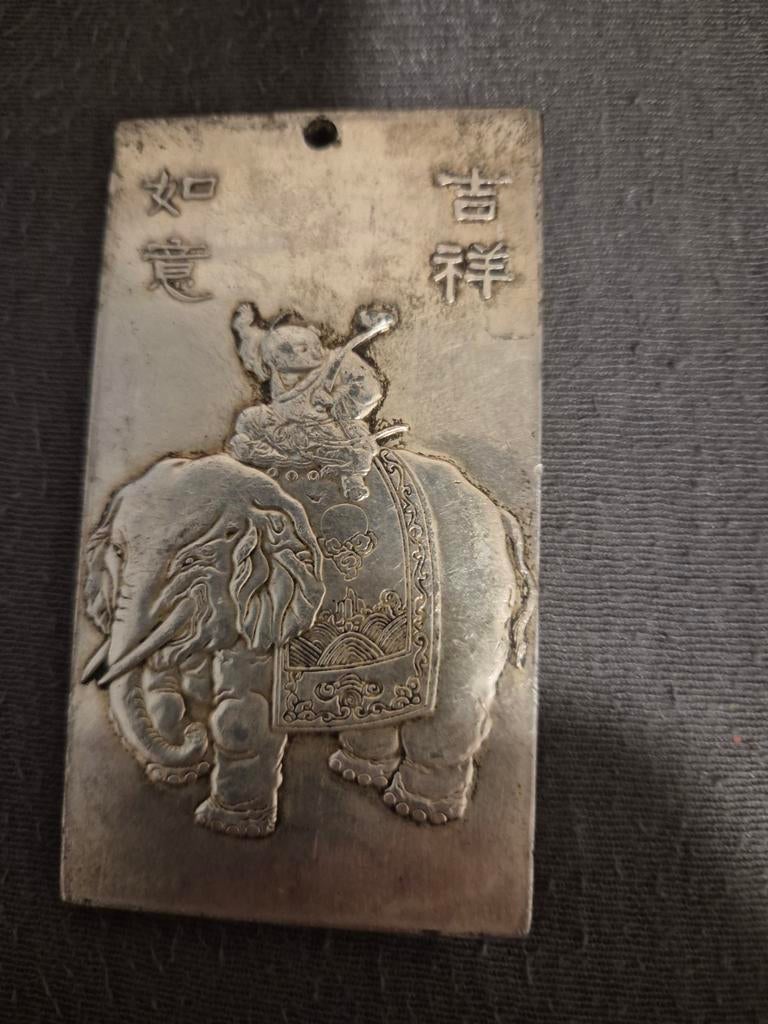 Chinees zwaar  amulet met olifant en dierenriem, Ophalen of Verzenden