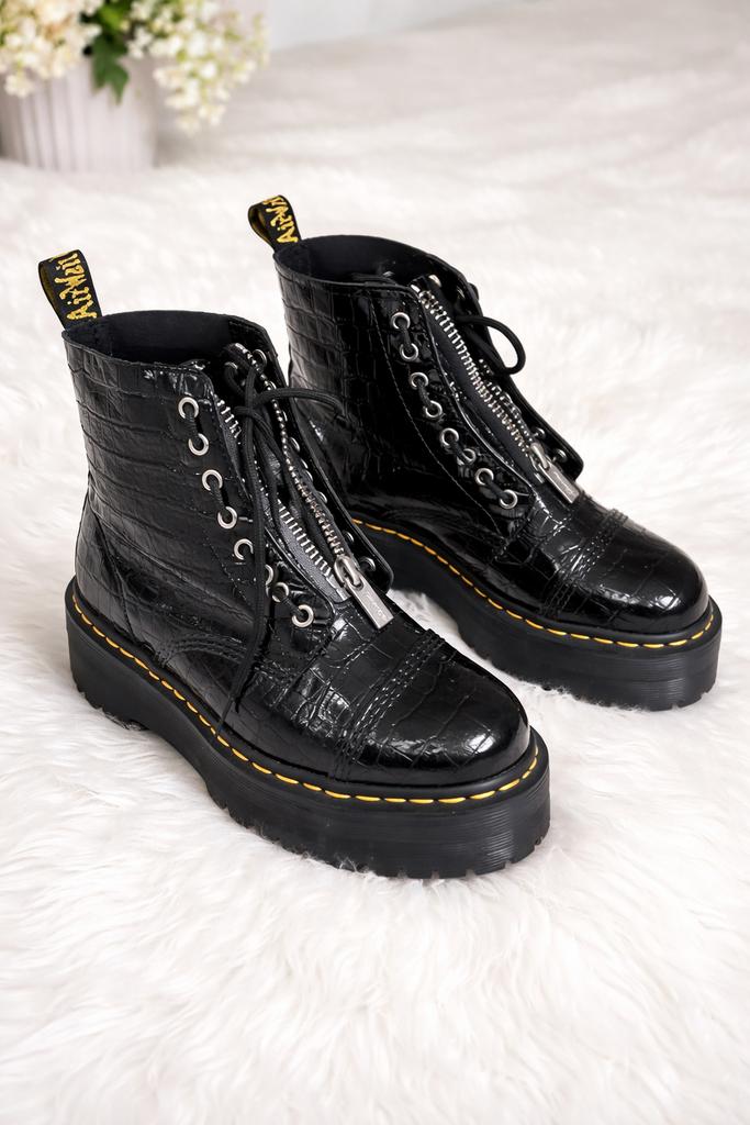 Dr. Martens schoenen, Verzenden, Zo goed als nieuw, Zwart