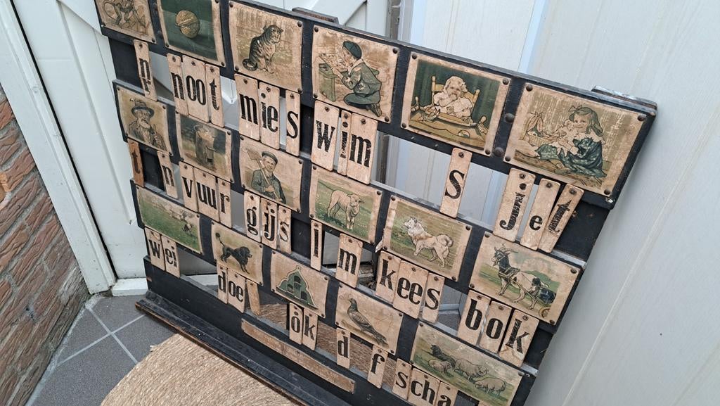 Origineel  Leesplank Hoogeveense leesplank aap noot mies, Antiek en Kunst, Antiek | Schoolplaten, Ophalen