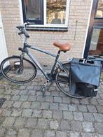 Giant fiets met fietstassen, Ophalen