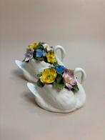 Aynsley Bloemen Zwanen Mandjes Bone China Jaren 70 Set van 2, Antiek en Kunst, Antiek | Porselein, Ophalen of Verzenden