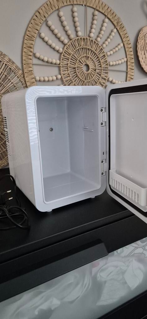 Mini koelkastje - koelen en verwarmen, Ophalen, Zonder vriesvak, Minder dan 75 liter, Minder dan 45 cm