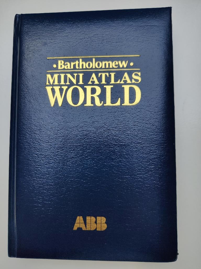 Wereldatlas als mini boekje, Bartholomew, Boeken, Overige atlassen, 2000 tot heden, Ophalen of Verzenden, Zo goed als nieuw