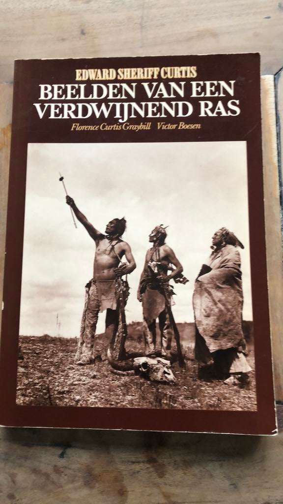 Edward Sherrif Curtis - Beelden van een verdwijnend ras 1976, Ophalen of Verzenden, Gelezen, Noord-Amerika
