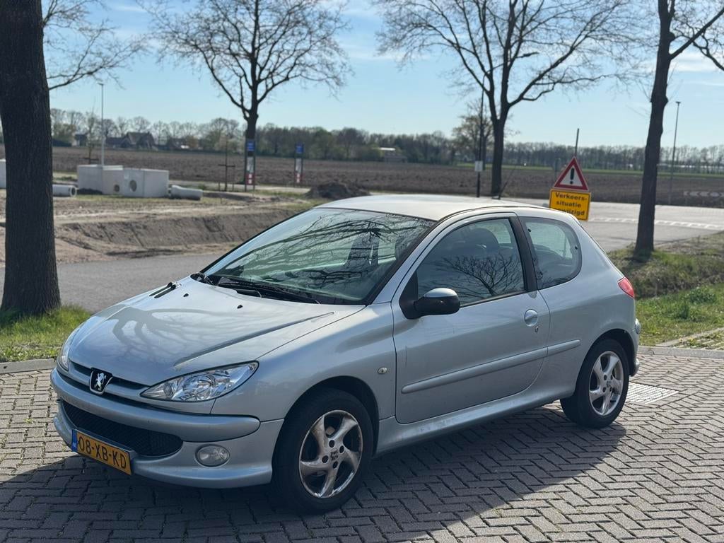 Peugeot 206 1.4 3D 2007 NIEUWE APK, Voorwielaandrijving, Metallic lak, 31 €/maand, 4 cilinders