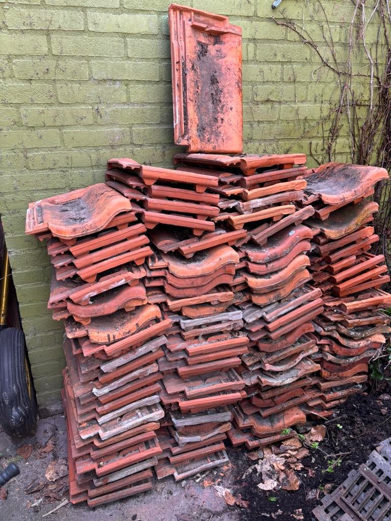 Oude dakpannen, goede staat, gratis, Doe-het-zelf en Verbouw, Dakpannen en Dakbedekking, Ophalen, Gebruikt, Steen of Klei, Minder dan 5 m²
