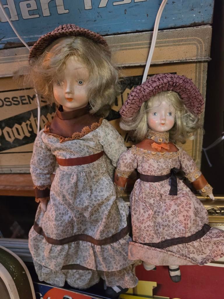 2 oude poppen porselein kopjes, Verzamelen, Poppen, Ophalen of Verzenden, Gebruikt, Pop