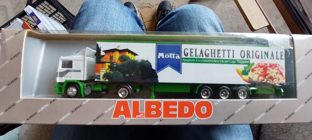 H0LK 0403 DIVERSE VOLVO'S 1/87, Hobby en Vrije tijd, Modelauto's | 1:87, Ophalen of Verzenden, Zo goed als nieuw, Bus of Vrachtwagen