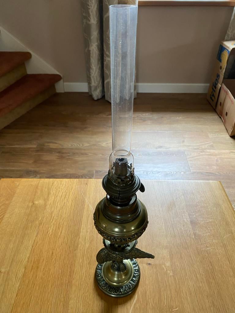 Antieke olielamp met glazen kap, Ophalen