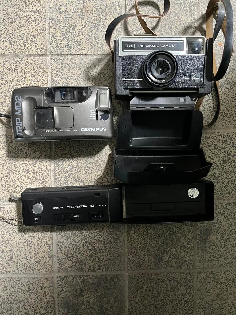 Drie analoge camera's: Kodak Instamatic, Olympus Trip, Kodak, Ophalen of Verzenden, Gebruikt, Compact, Kodak