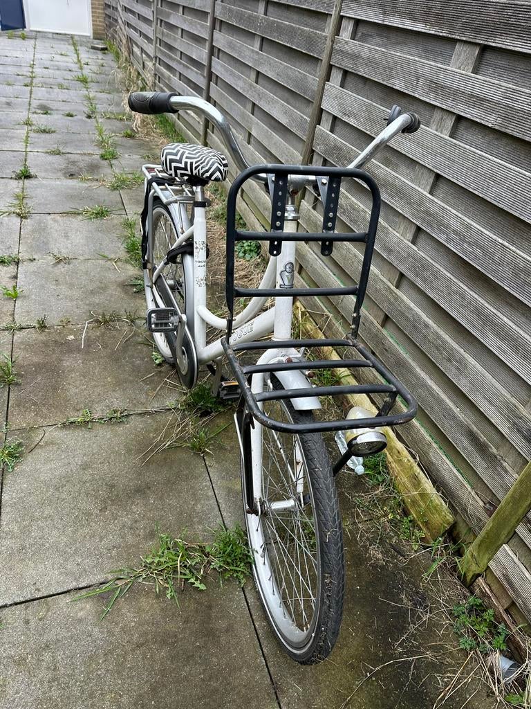 Vogue transportfiets wit met voordrager, Fietsen en Brommers, Fietsen | Dames | Damesfietsen, Terugtraprem, Gebruikt, 50 tot 53 cm