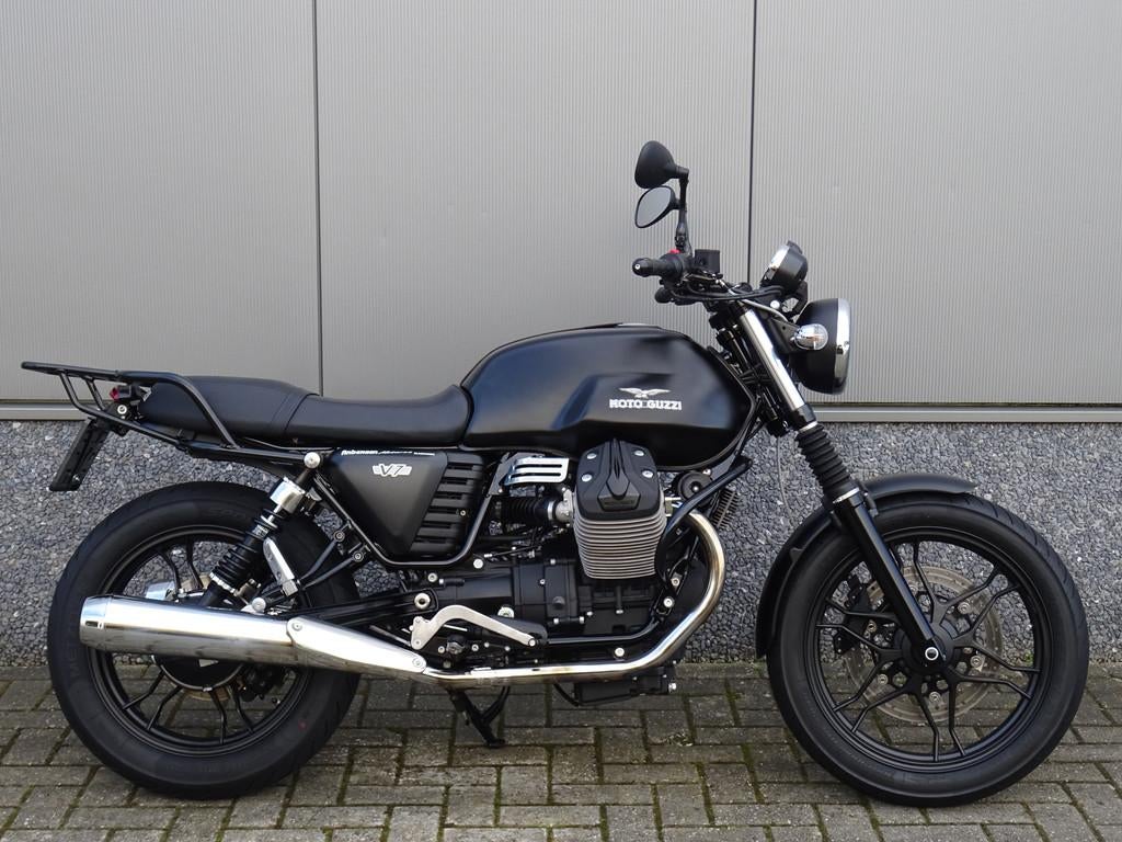 Moto Guzzi V 7 STONE (bj 2014), 744 cc, Bedrijf, Naked bike