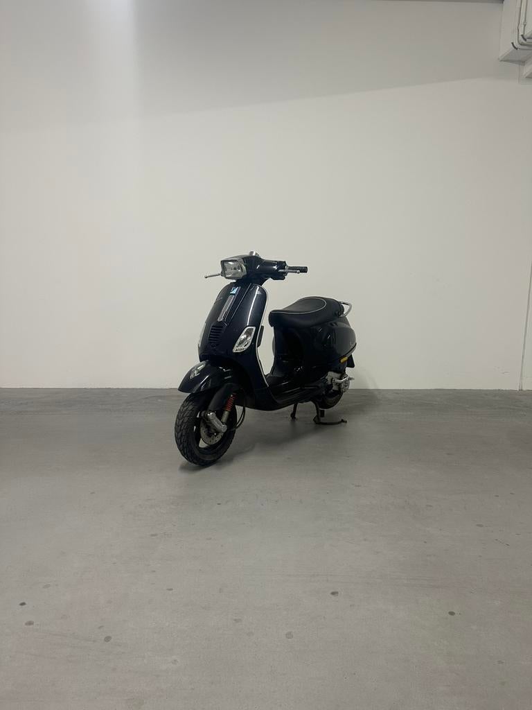 Vespa Piaggo 2014, Fietsen en Brommers, Scooters | Vespa, Ophalen, Gebruikt, Benzine, 50 cc