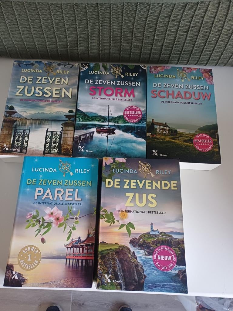 De zeven zussen  / Lucinda Riley  / 5 boeken, Ophalen of Verzenden, Zo goed als nieuw