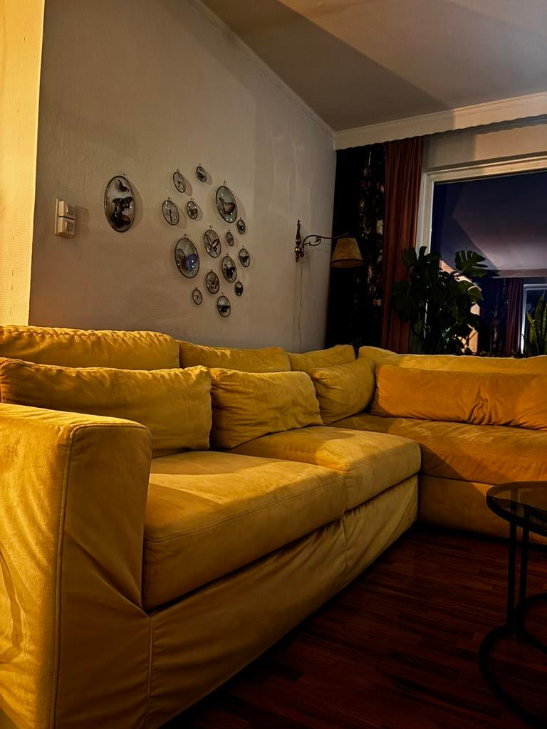 Hoekbank okergeel velvet, Huis en Inrichting, Ophalen, Zo goed als nieuw