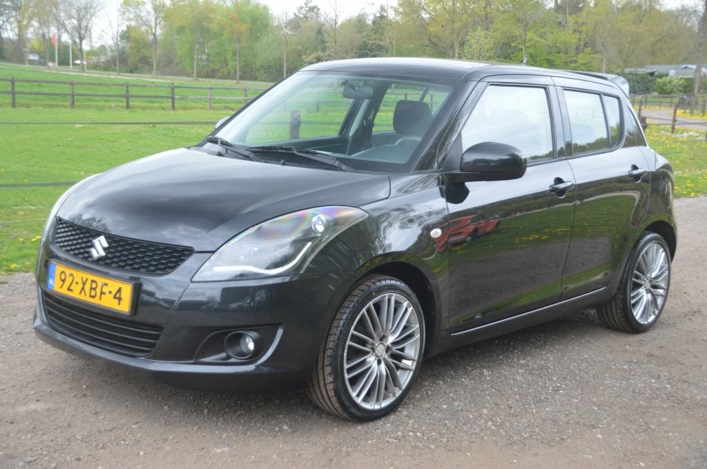 Suzuki Swift 1.2 Comfort EASSS Zwart Airco Carplay 17 Inch, Auto's, Stof, Gebruikt, 4 cilinders, 400 kg