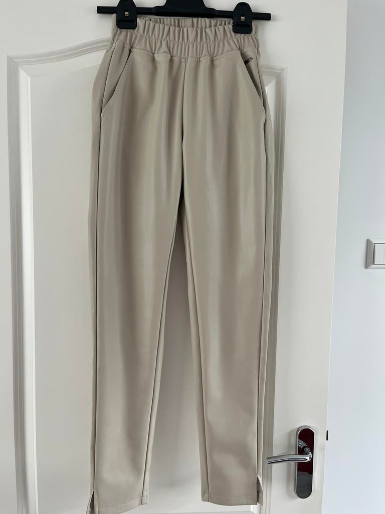 Ambika leatherlook beige broek maat S, Beige, Ophalen of Verzenden, Zo goed als nieuw, Maat 36 (S)