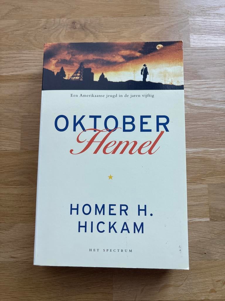 Oktober Hemel - Homer H. Hickam (Boek), Boeken, Ophalen of Verzenden, Gelezen, Amerika