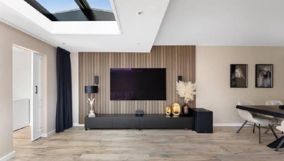 Zwart tv-meubel, 300 cm, staand of zwevend, Ophalen, Zo goed als nieuw, 200 cm of meer, Minder dan 100 cm