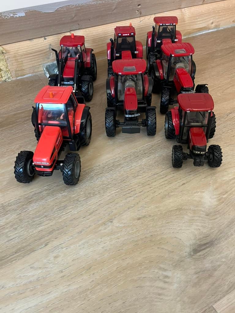 Britians Case, Hobby en Vrije tijd, Modelauto's | 1:32, Ophalen of Verzenden, Zo goed als nieuw, Tractor of Landbouw, Britains