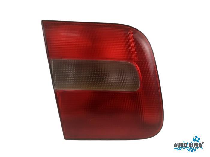 Achterlicht links van een Volvo S70