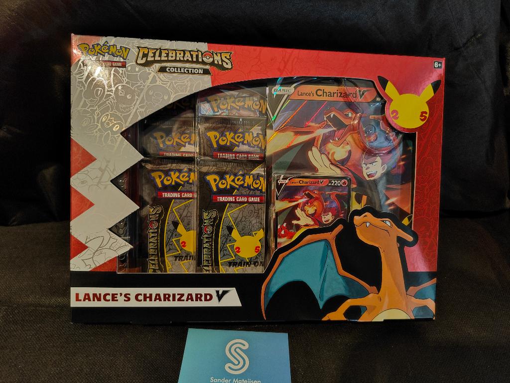 Pokemon Celebrations Lance's Charizard V Box, Hobby en Vrije tijd, Verzamelkaartspellen | Pokémon, Ophalen of Verzenden, Nieuw