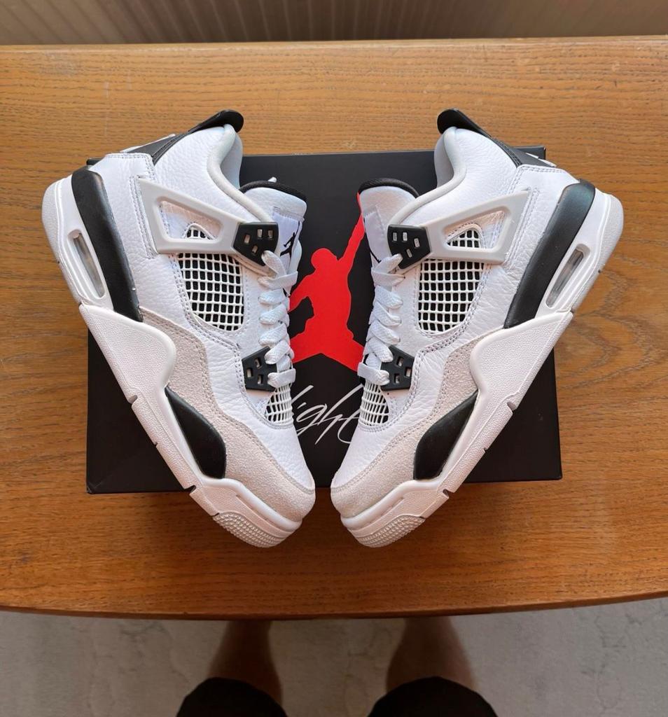 Jordan 4 military black, Ophalen of Verzenden, Zo goed als nieuw, Wit