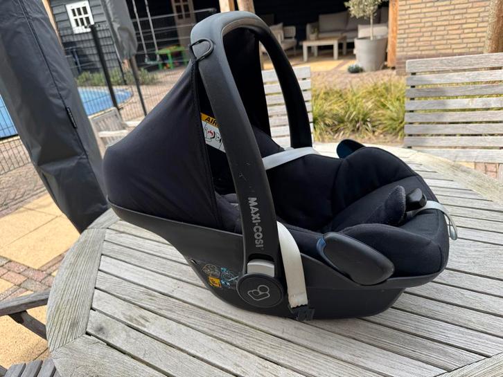 Maxi-Cosi Pebble Pro i-Size met FamilyFix 2 base, Kinderen en Baby's, Autostoeltjes, Gebruikt, Maxi-Cosi, 0 t/m 13 kg, Autogordel of Isofix