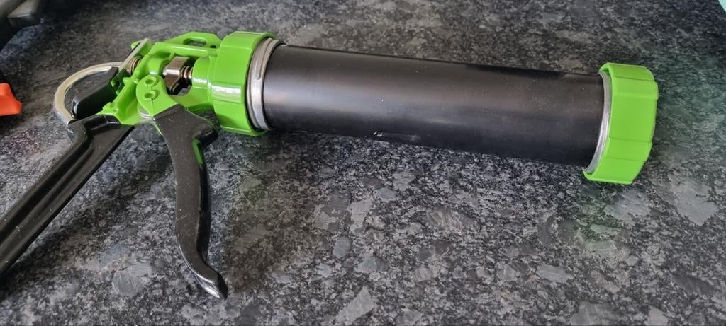 Kitspuit voor kit als voor worsten., Ophalen of Verzenden, Batterij