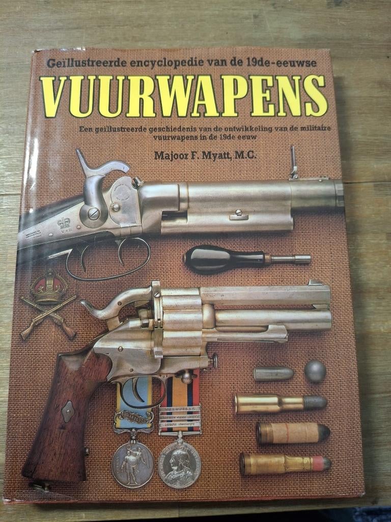 Vuurwapens - Majoor F. Myatt, M.C., Ophalen of Verzenden, Landmacht, Nederland, Boek of Tijdschrift