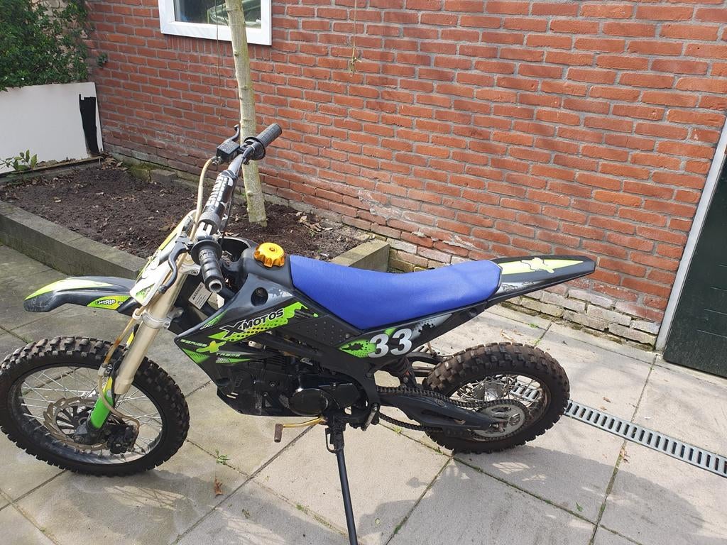 X-Motos Dirtbike - Groen/Zwart met nummer 33, Fietsen en Brommers, Minibikes, Midibikes en Pitbikes, Gebruikt, Ophalen of Verzenden